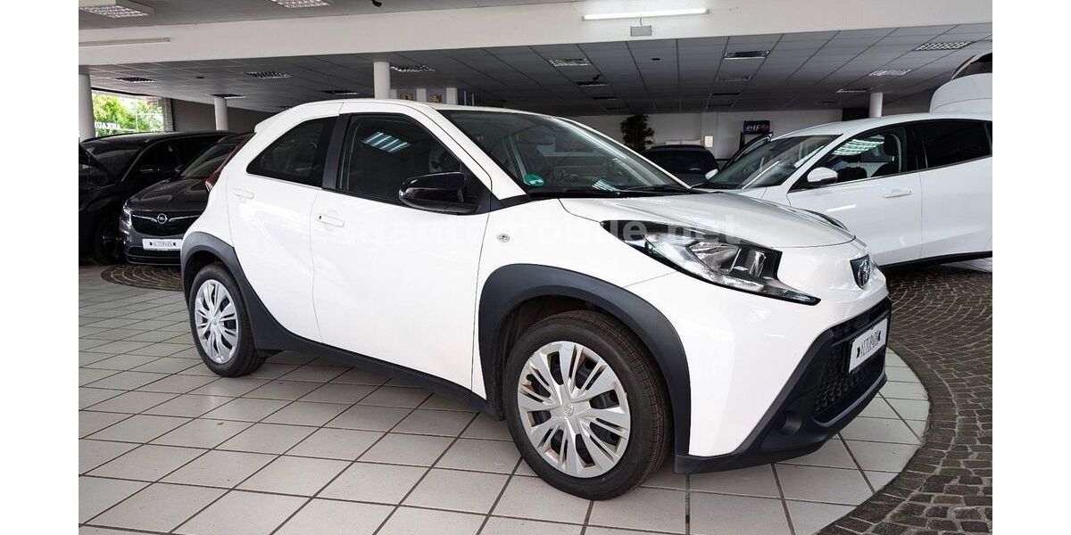 Toyota Aygo (X) 96.300 km 12.199 &euro; Hilden 40721