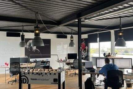 Offene Arbeitsplätze mit Dachterrasse und Blick auf Köln Dom-Premium-Ausstattung zimmer