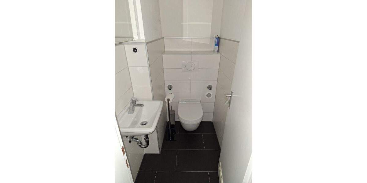 Gut vermietete sanierte 4-Zimmer-Wohnung mit Sonnenbalkon 4 zimmer