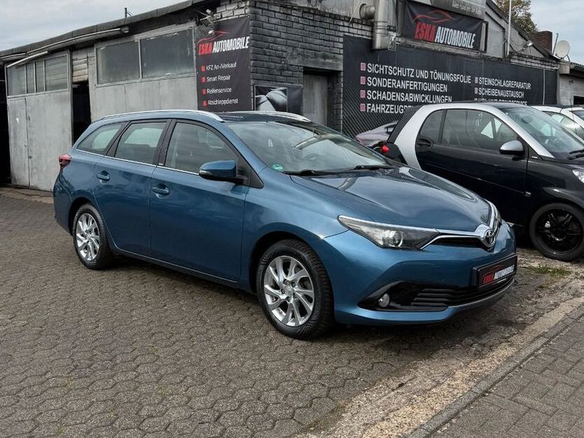 Toyota Auris 122.806 km 11.900 € Pulheim 50259