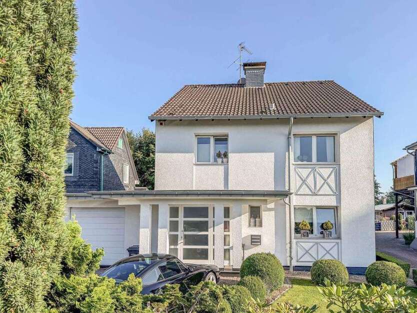 Haus zum Kaufen in Burscheid 695.000 € 149.88 m²
