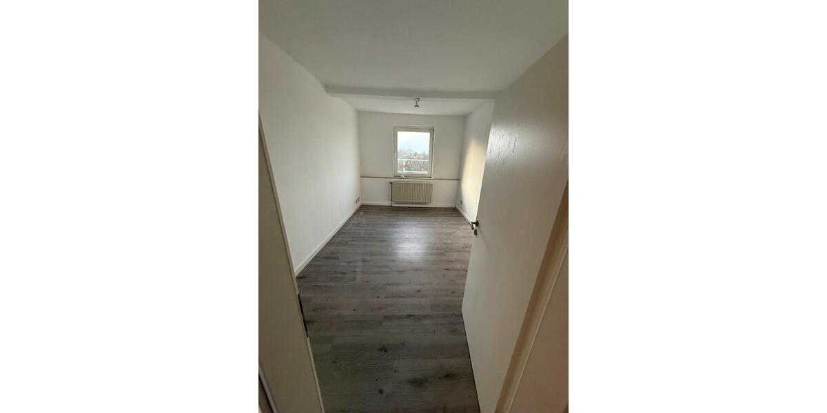 Dachgeschoßwohnung Solingen - 3 Zimmer, 65 m&sup2;, 1.100&euro; | Angebot:25103875