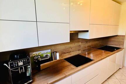 Geräumige Etagenwohnung mit Balkon&Aufzug in zentraler Lage - Ihr neues Zuhause in Komfort und Stil!