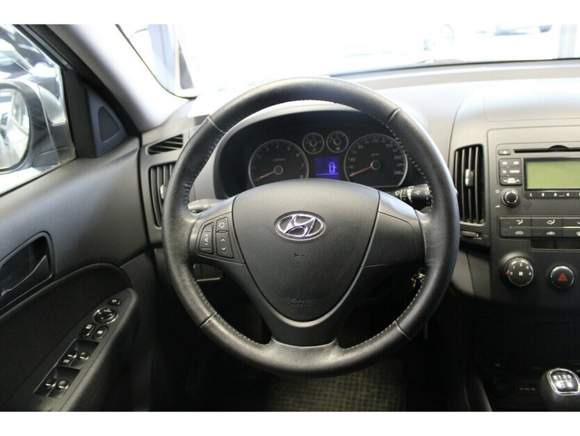 Hyundai i30 1.4 - WENIG KILOMETER - Klima - SHZ - 44.976 km 7.980 € Euskirchen 53881