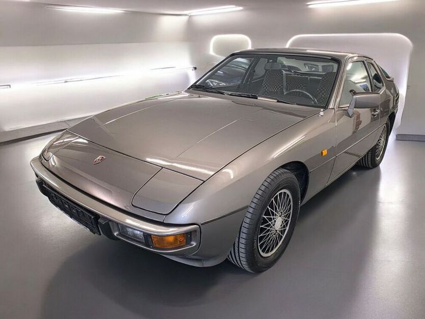 924