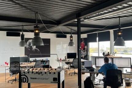 Arbeitsplatz in stylischer Agentur mit Dachterrasse - All-in-Miete zimmer