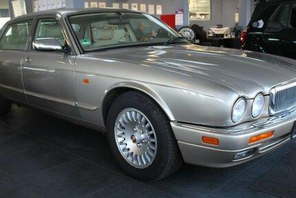 Jaguar XJ 4.0 Lang Automatik - Leder - Schiebedach - 119.865 km 19.980 € Euskirchen 53881