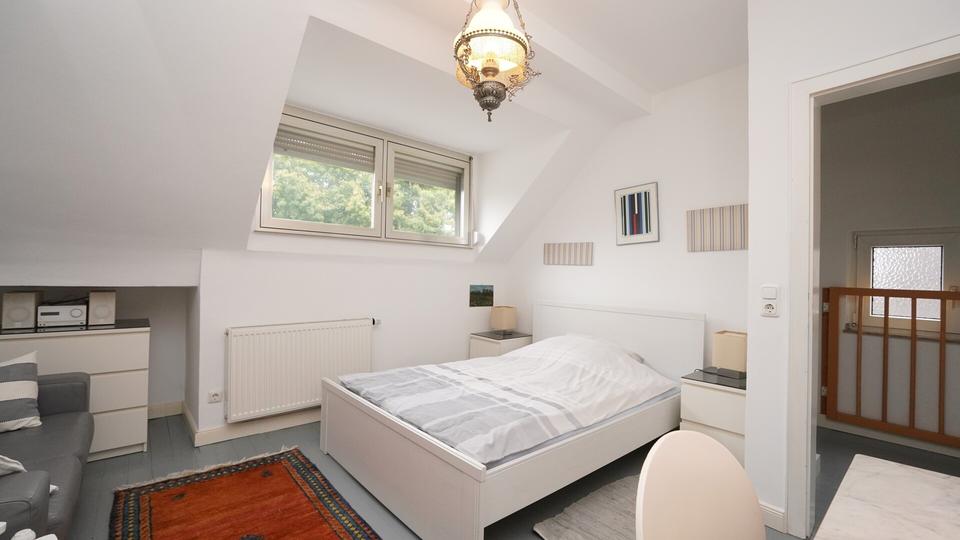 Stilvoll möblierte Doppelhaushälfte mit Top-Anbindung in Köln-Lövenich 4 zimmer