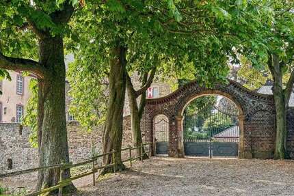 Haus zum Kaufen in Euskirchen 1.350.000 € 266.7 m² 7 zimmer