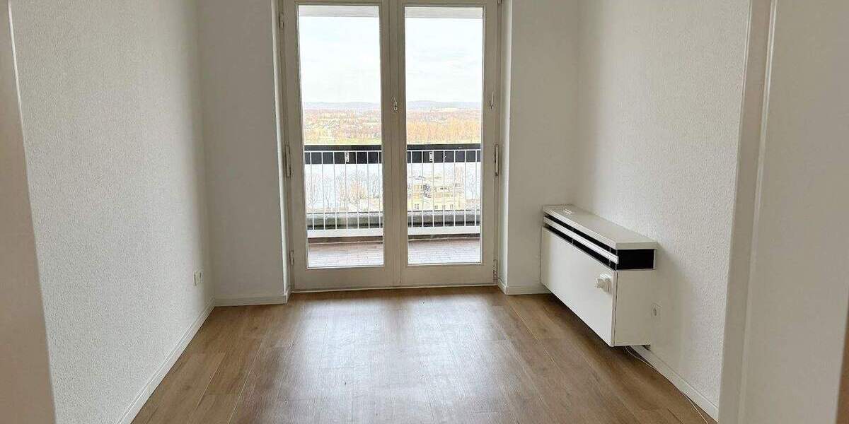 Wohngenuss & Rheinblick, frisch modernisierte 3 Zimmer mit Rundum-Panorama-Balkon, neues Bad, Aufzug 3 zimmer
