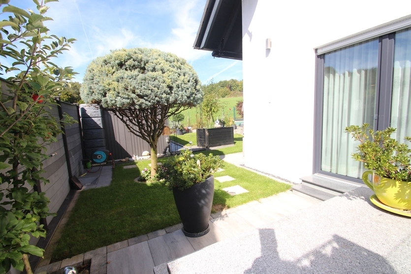 Mit 3D: Einfamilienhaus mit schön angelegtem Garten und dem Blick ins Grüne! 4 zimmer