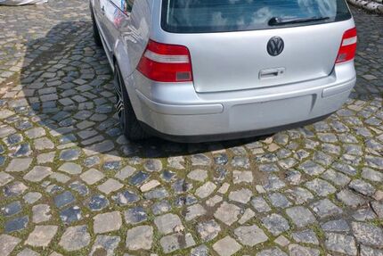 VW Golf 141.000 km 2.699 &euro; Troisdorf 53842