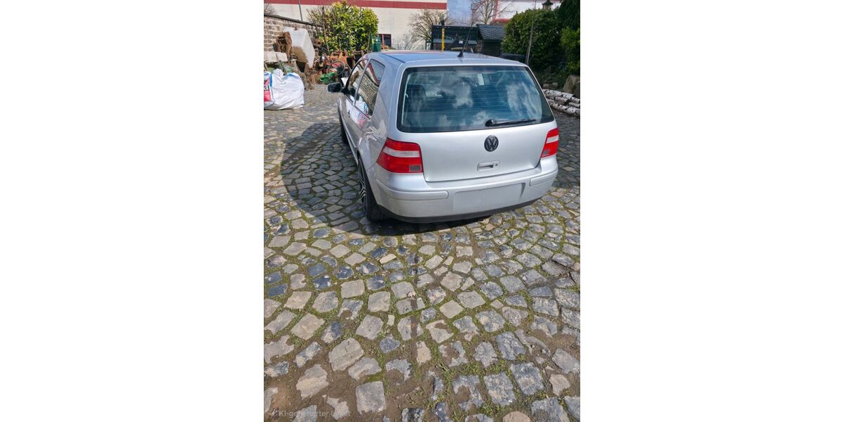 VW Golf 141.000 km 2.699 &euro; Troisdorf 53842