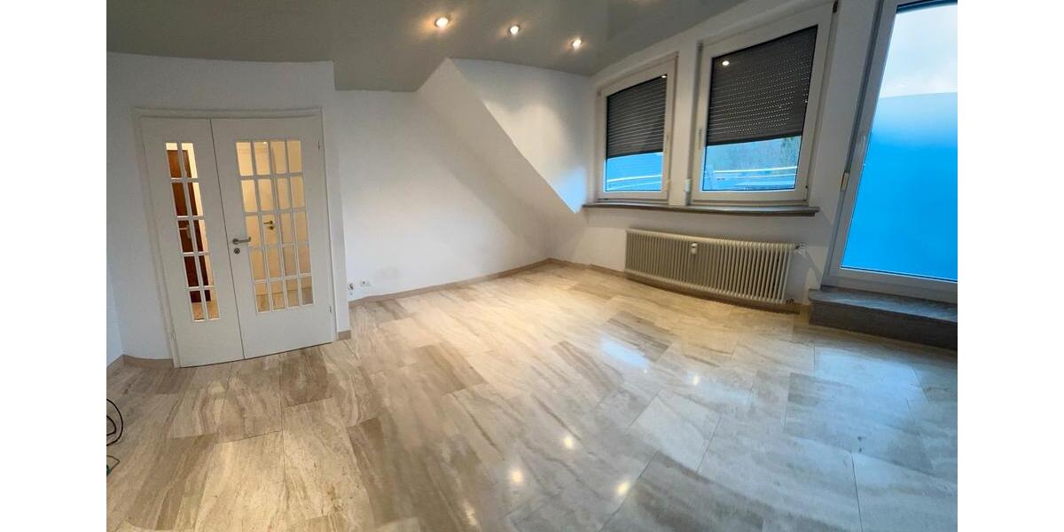 Helle Dachgeschosswohnung in Schildgen ab sofort zu vermieten 3 zimmer