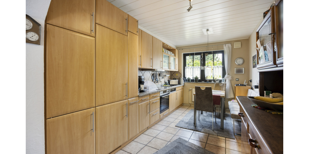 Top gepflegtes Reihenmittelhaus mit gemütlichem Garten, Terrasse und Garage in beliebter Wohnlage - Reihenmittelhaus Pulheim / Brauweiler Brauweiler | Angebot:27285366