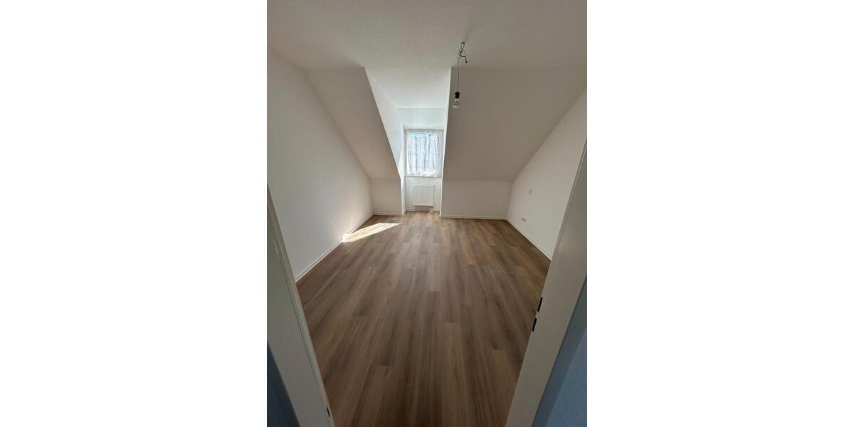 Dachgeschoßwohnung Solingen Ohligs - 3 Zimmer, 90 m&sup2;, 855&euro; | Angebot:26292984