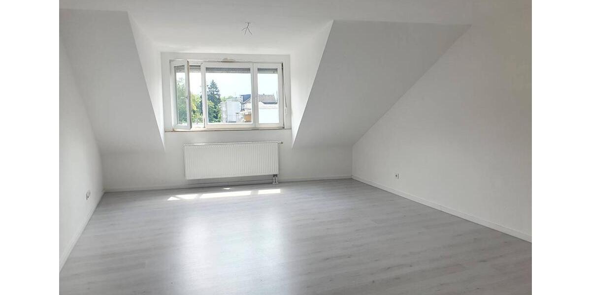 Gemütliche Dachgeschosswohung in zentraler Lage von Solingen- Wald 2 zimmer