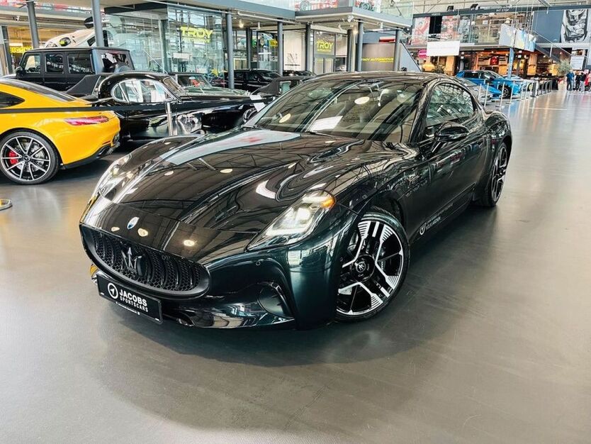 Maserati Granturismo 11.627 km 139.900 € Köln 50829
