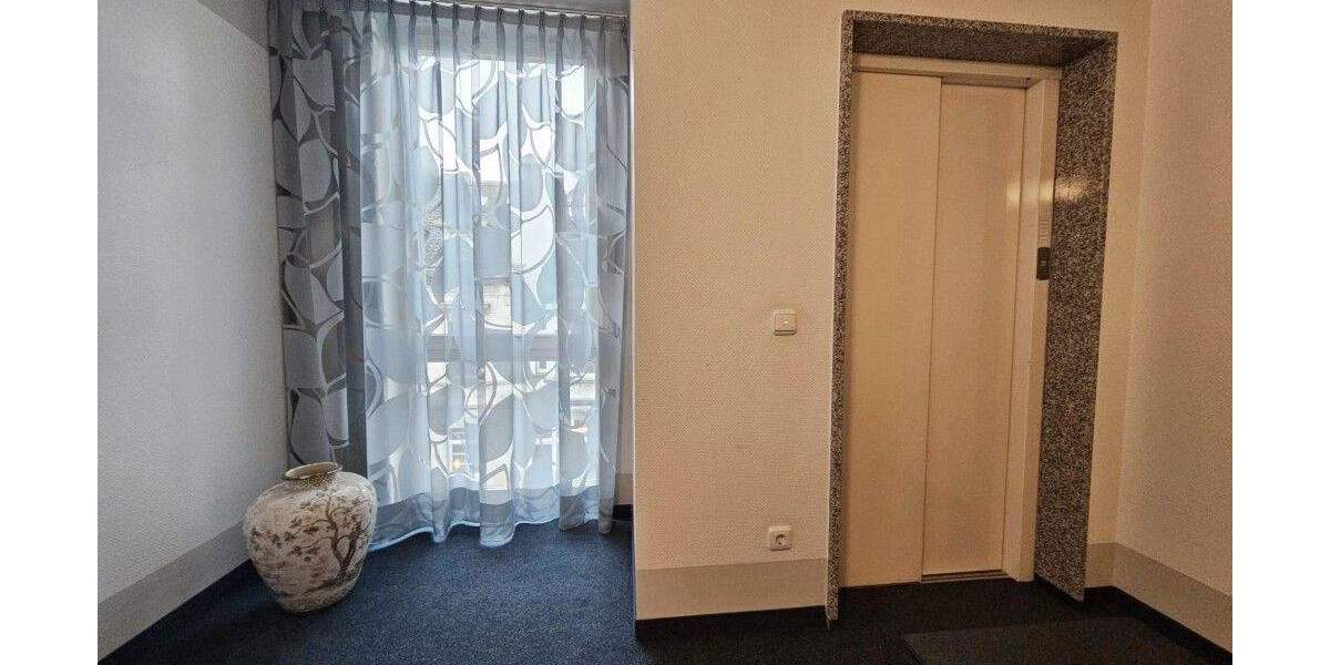 Hochwertige Komfortzone im Herzen von Ohligs mit Aufzug, Einbauküche, Garage 3 zimmer