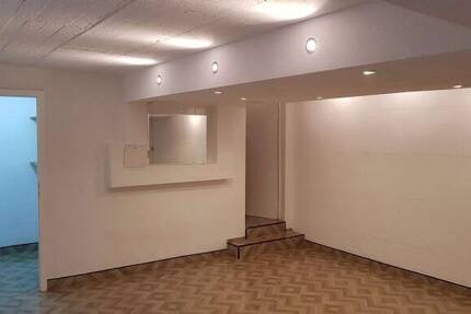 ***Vielseitig nutzbar***kleines Büro***kleines Lager***separater Eingang*** zimmer