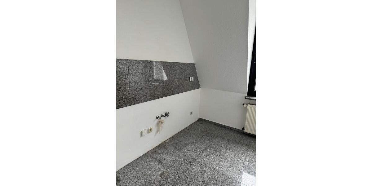 Etagenwohnung Solingen - 4 Zimmer, 120 m&sup2;, 1.099&euro; | Angebot:24783750