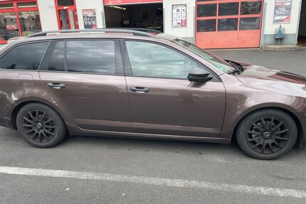 Skoda Octavia 198.000 km 5.000 &euro; Hilden 40721