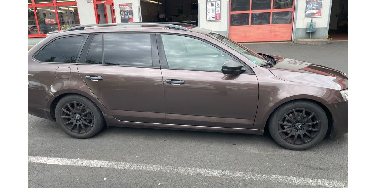 Skoda Octavia 198.000 km 5.000 &euro; Hilden 40721
