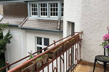 Wunderschöne Wohnung mit Balkon und Gartennutzung in Denkmalgeschütztem Altbau