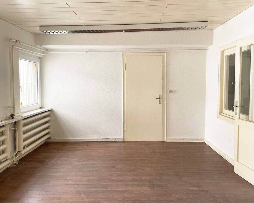 HalleKreativfläche mit Büro und Lagerkeller, Hintergebäude, LieferzufahrtTor, provisionsfrei