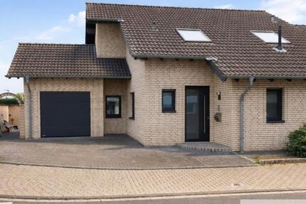 Haus Kerpen - 4 Zimmer, 145 m&sup2;, 1.760&euro; | Angebot:24838738