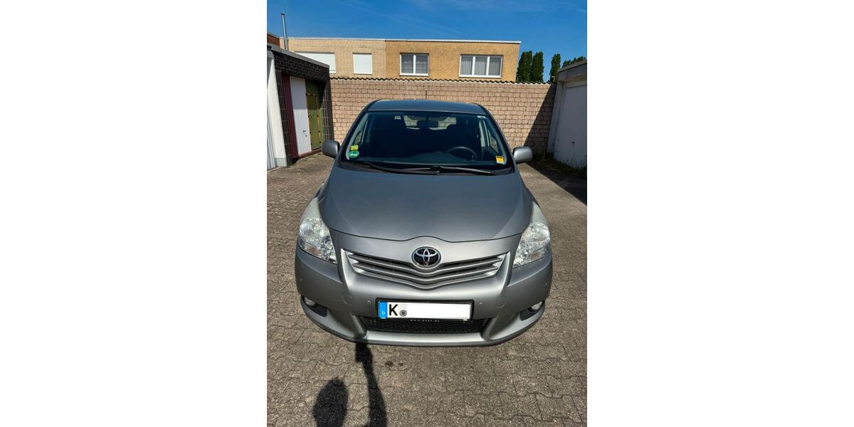 Toyota Verso 213.500 km 4.900 &euro; Köln 50765