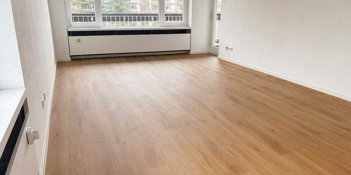 NEUES Bad* NEUER Boden* NEUES Wohngefühl* NEUE Einbauküche* 3 Zimmer + Balkon, Gäste-WC, Aufzug 3 zimmer