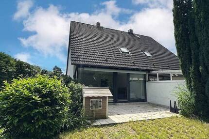 Doppelhaushälfte mit schönem Garten in beliebter Wohnlage