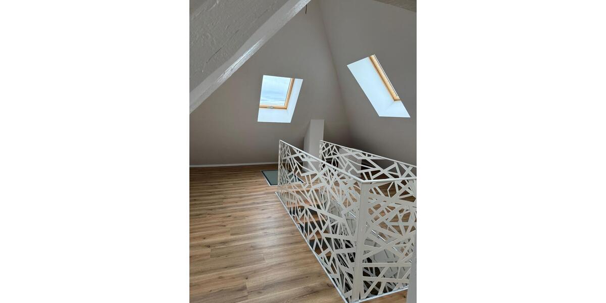 Helle Dachgeschosswohnung in Köln - Villenviertel - modernisiert 2 zimmer