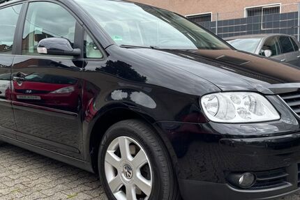 VW Touran 177.661 km 4.590 &euro; Köln 50858