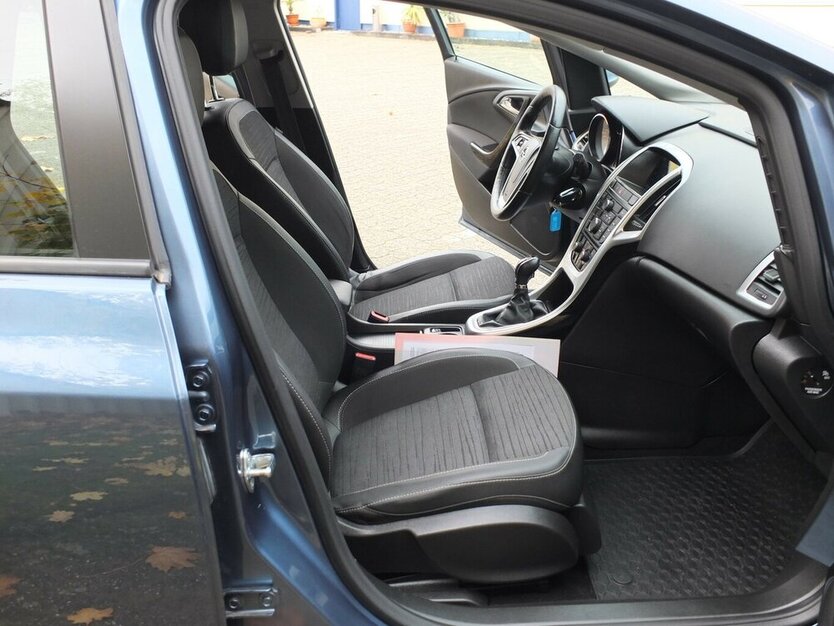 Opel Astra STYLE KLIMAAUTOM NAVI START-STOP PARKPILOT 100.000 km 7.904 € Köln 50858