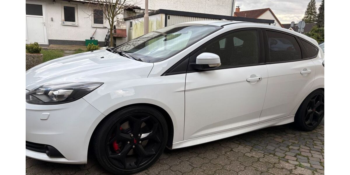 Ford Focus 234.000 km 7.200 &euro; Leverkusen 51375