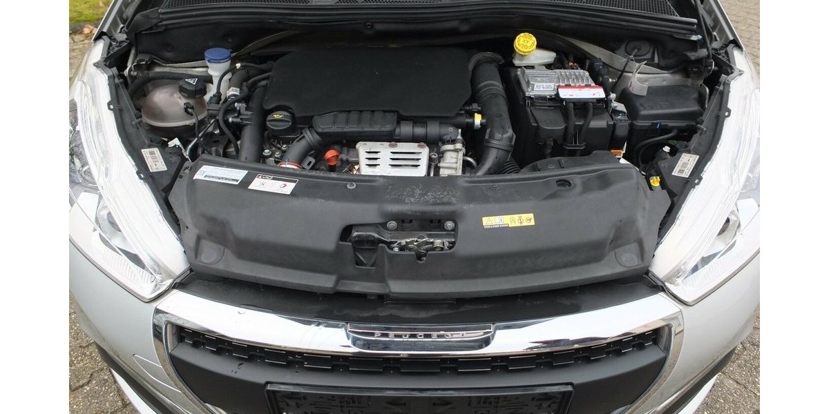 Peugeot 208 1.2 PURE TECH ALLURE KLIMAPDC SHZ SPORT LMF 98.599 km 7.704 &euro; Köln 50858