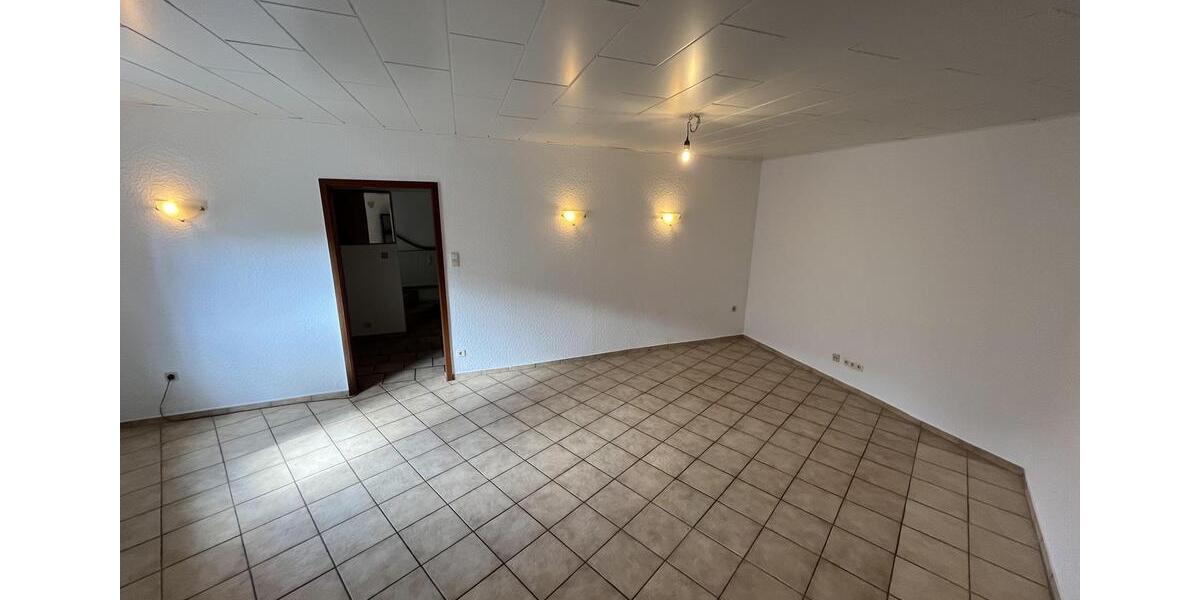 Lichtdurchflutete Maisonettewohnung in ruhiger Straße 3 zimmer
