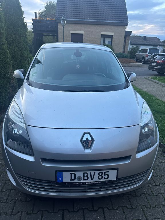 Renault Scenic 149.000 km 4.700 € Düsseldorf 40591