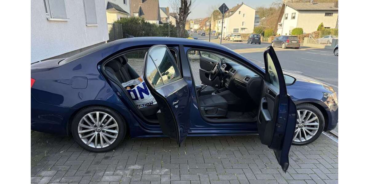 VW Jetta 166.000 km 6.050 &euro; bergisch Glacbach 51469