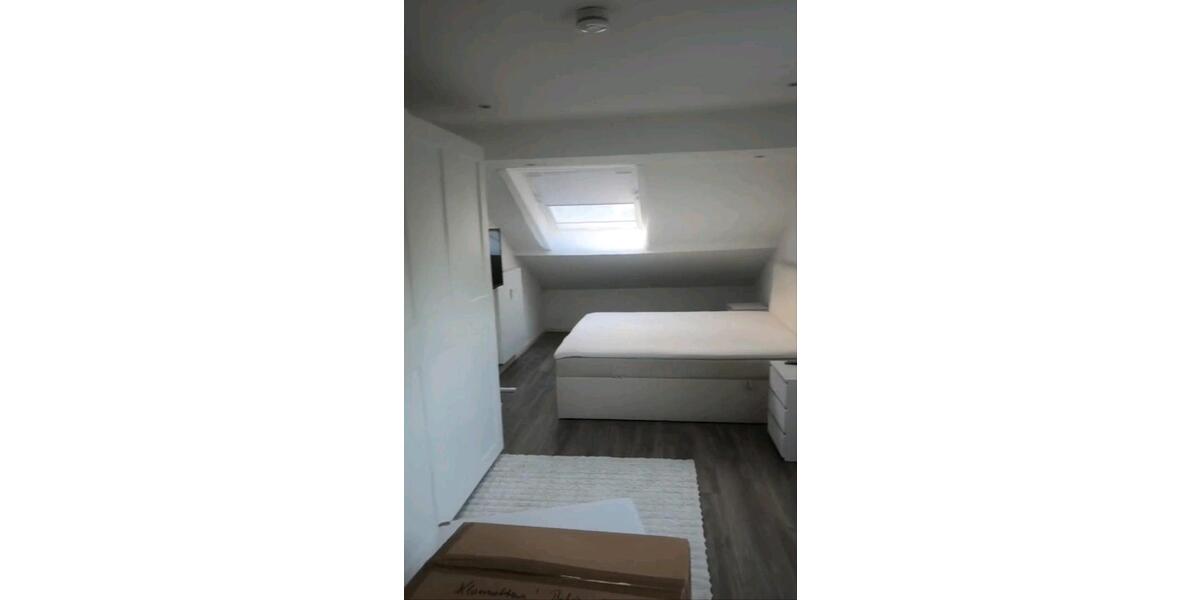 Dachgeschoßwohnung Erftstadt - 2 Zimmer, 80 m&sup2;, 1.180&euro; | Angebot:26684543