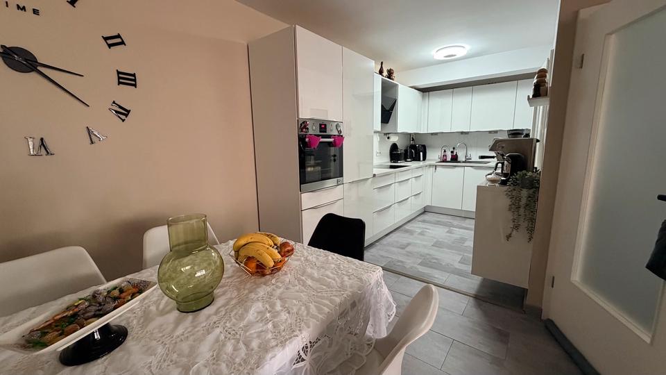 Hochparterre Köln Kalk - 4 Zimmer, 84 m&sup2;, 345.000&euro; | Angebot:26173320