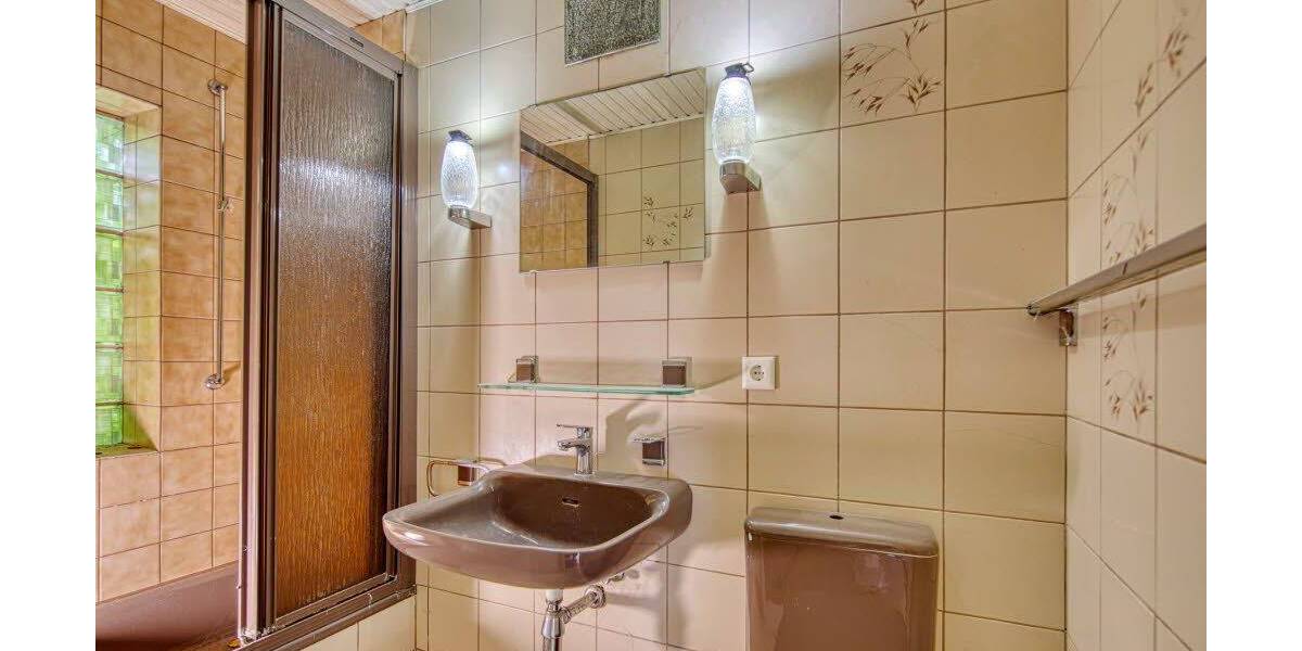 Junkersdorf unkoventionelles Haus auf ca. 340 m² Grundstück mit großen Optionen 2 zimmer