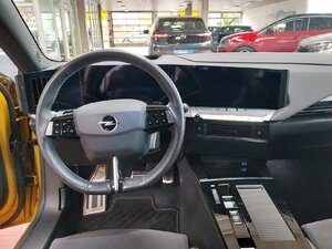 Opel Astra Ultimate Matrix LED 18´´´´ Spurhalteass. Luf 42.521 km 21.740 &euro; HAAN 42781