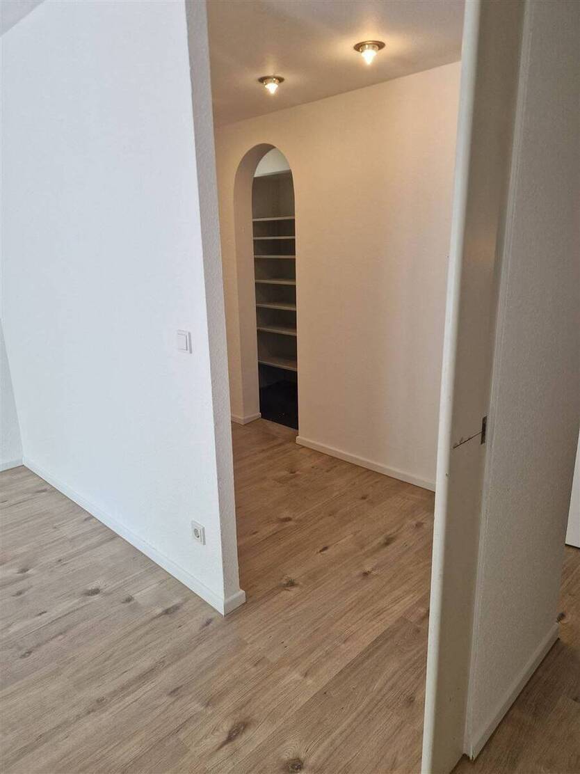 Großzügige 5 Zimmer-Wohnung mit Einbauküche und Terrasse 5 zimmer