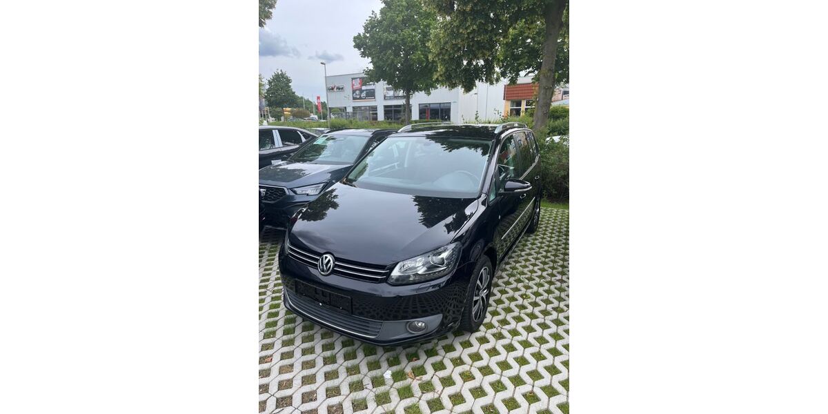 VW Touran 225.709 km 6.690 &euro; Dormagen 41540