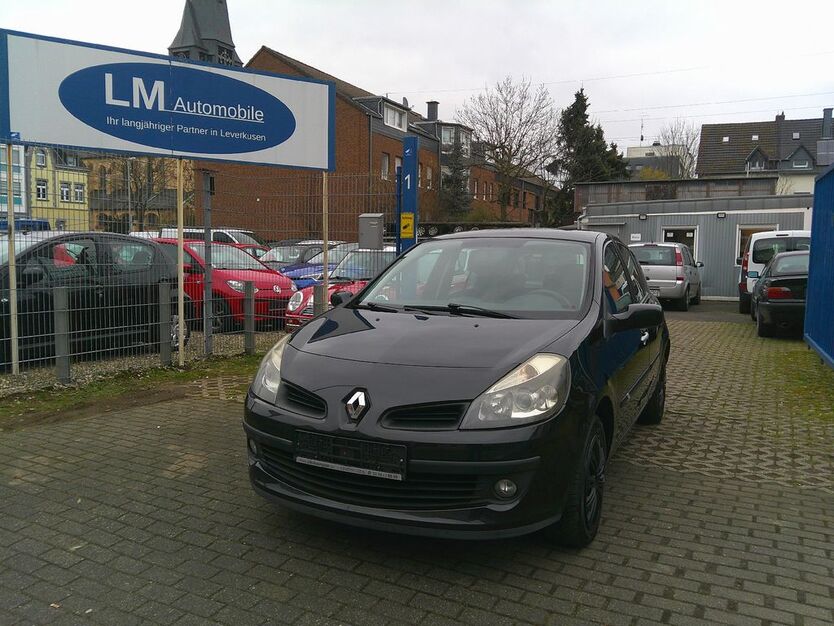 Renault Clio 136.831 km 2.950 € Leverkusen 51377