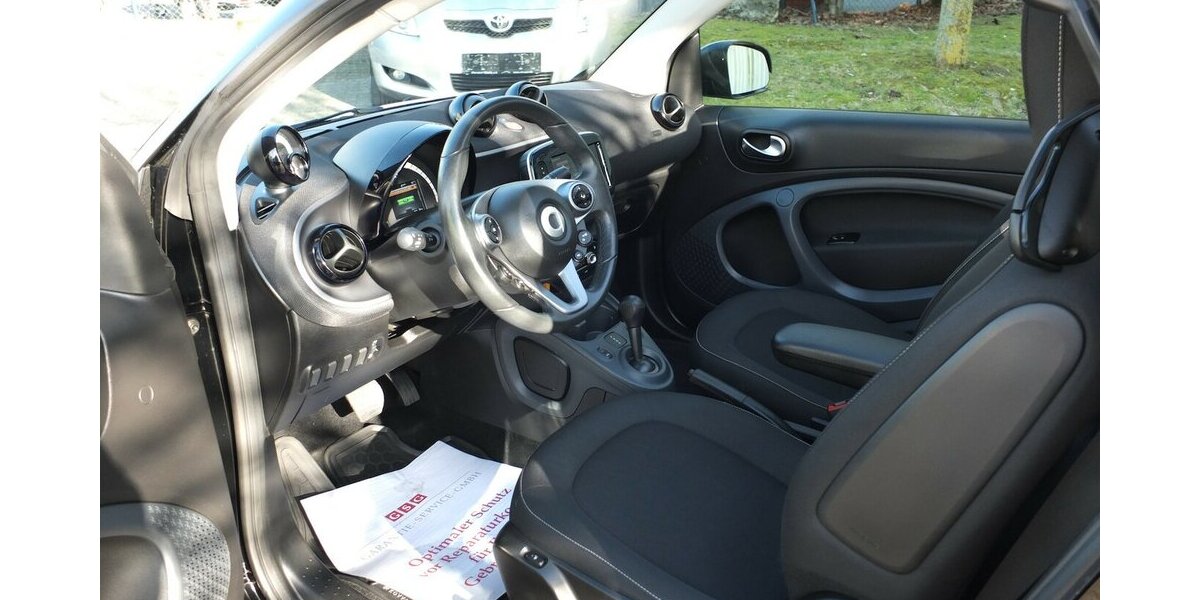 Smart ForTwo electric drive EQ PASSION KLIMAAUTOM SITZHE 35.255 km 10.450 &euro; Köln 50858