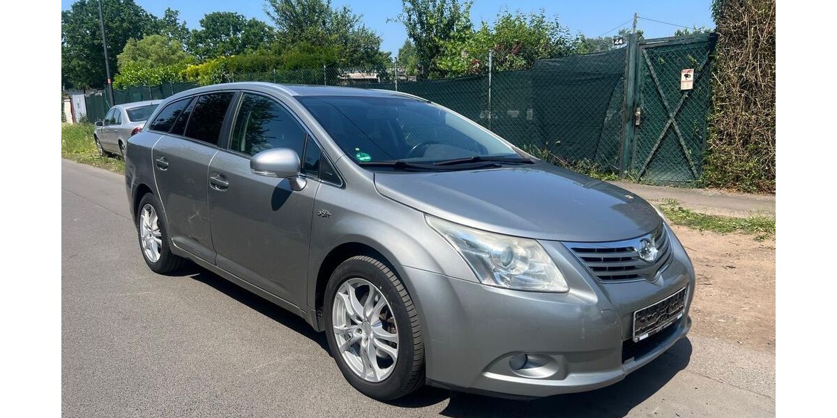 Toyota Avensis 320.000 km 2.999 &euro; Köln 50739